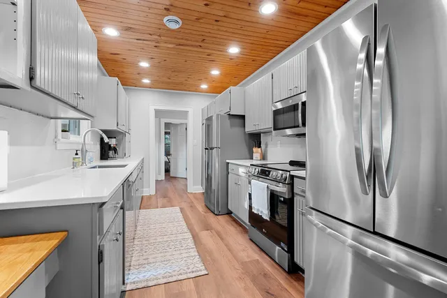 $799,900 | 3390 Fond Du Lac Road, Oshkosh, WI 54902