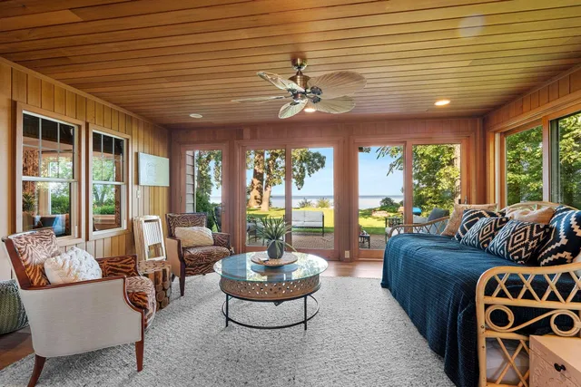 $799,900 | 3390 Fond Du Lac Road, Oshkosh, WI 54902