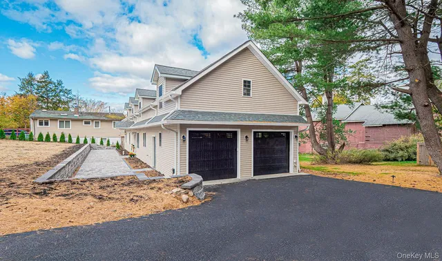 $689,000 | 4 Hawthorn Avenue, Warwick, NY 10990