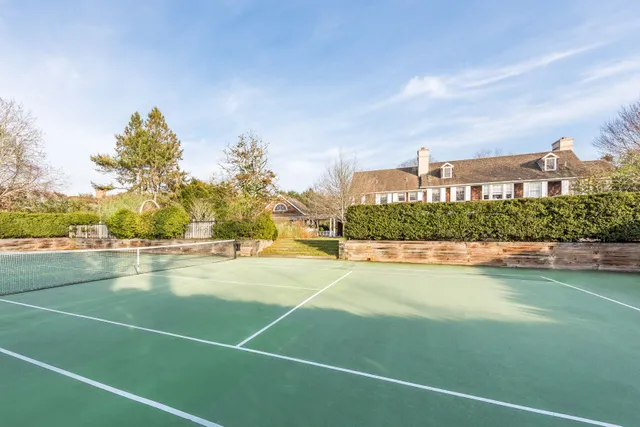 $250,000 | 223 Halsey Neck Lane, Southampton, NY 11968