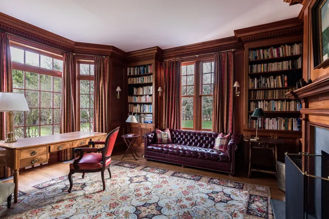 $250,000 | 223 Halsey Neck Lane, Southampton, NY 11968