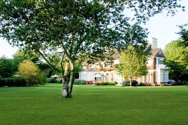 $250,000 | 223 Halsey Neck Lane, Southampton, NY 11968