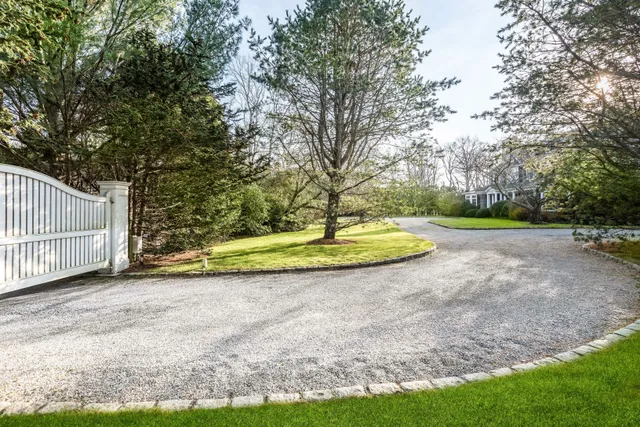 $250,000 | 223 Halsey Neck Lane, Southampton, NY 11968