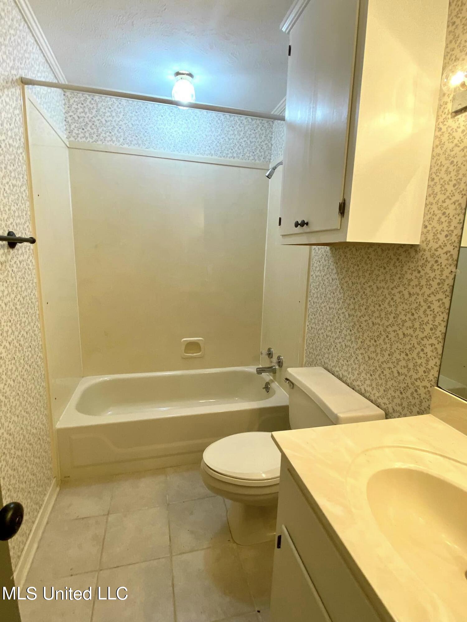 3878 Morrison Road Utica, MS 39175 - Photo 20 of 43 guest bath