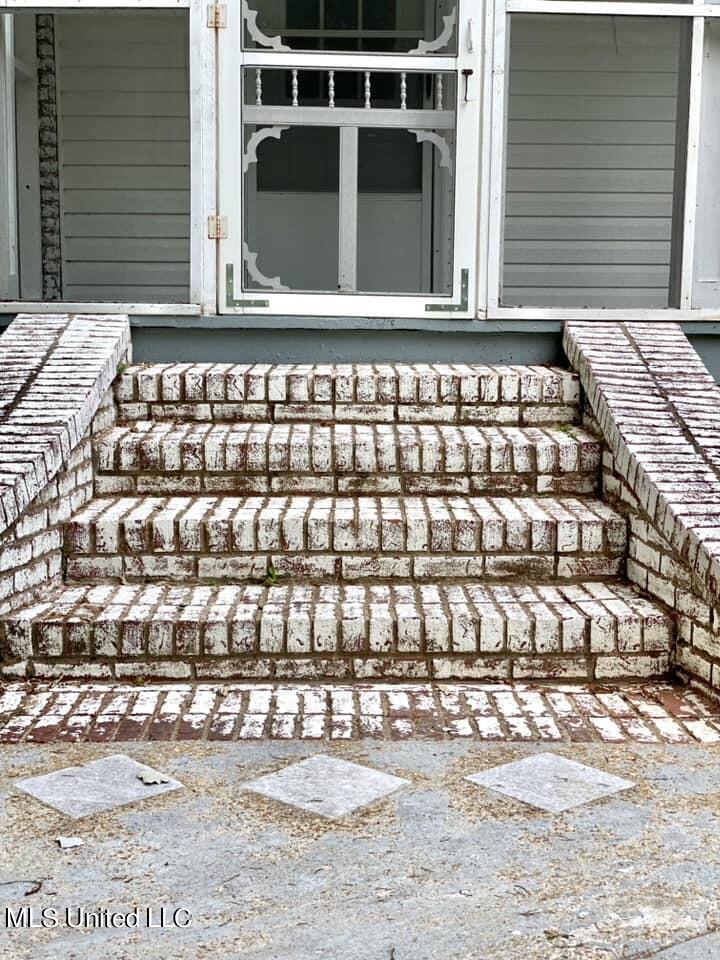 3878 Morrison Road Utica, MS 39175 - Photo 9 of 43 front steps