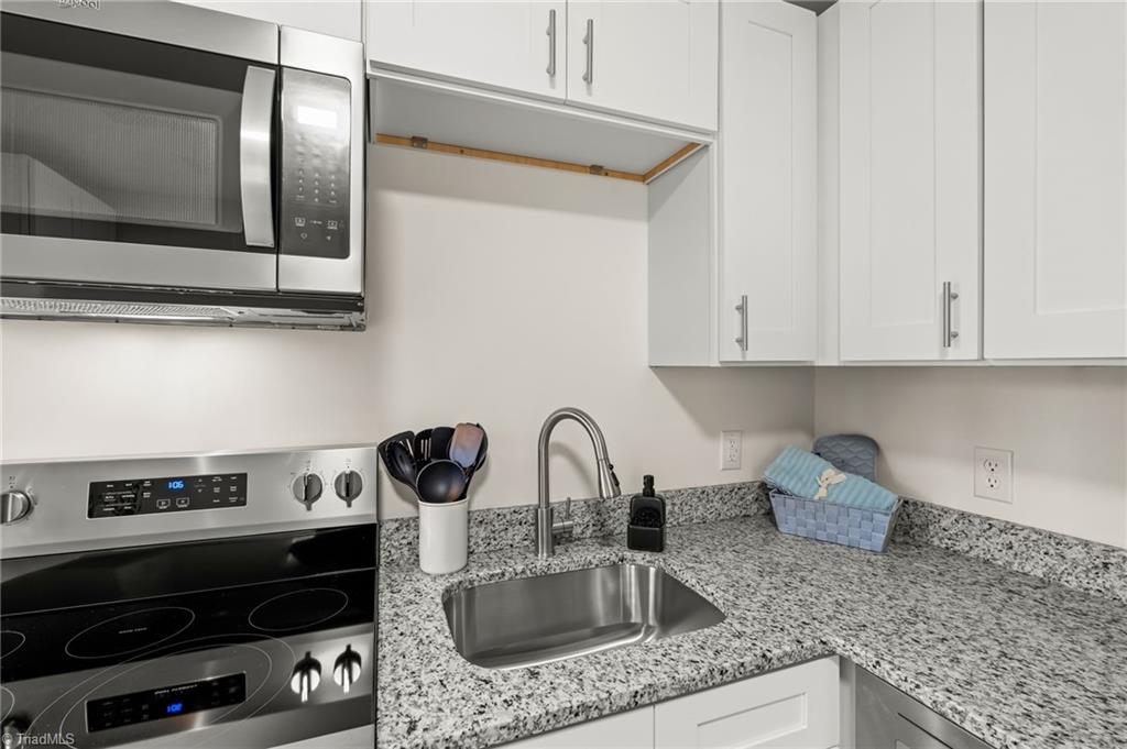 417 Moffitt Drive High Point, NC 27265 - Photo 12 of 28