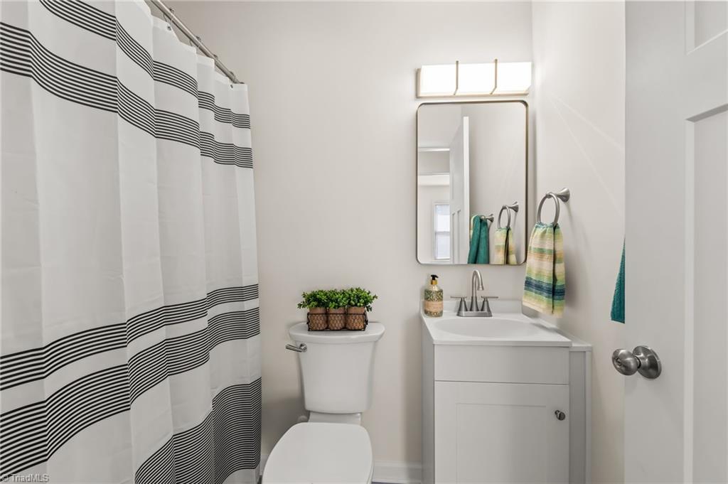 417 Moffitt Drive High Point, NC 27265 - Photo 18 of 28