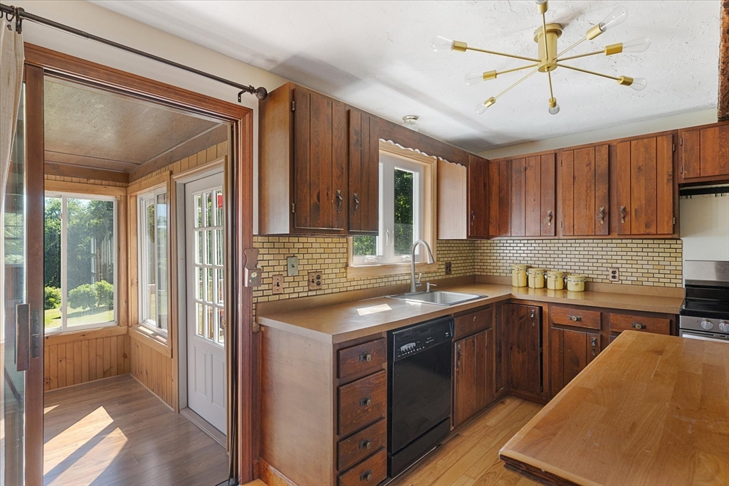 31 Dolan Road Millbury, MA 01527 - Photo 11 of 29