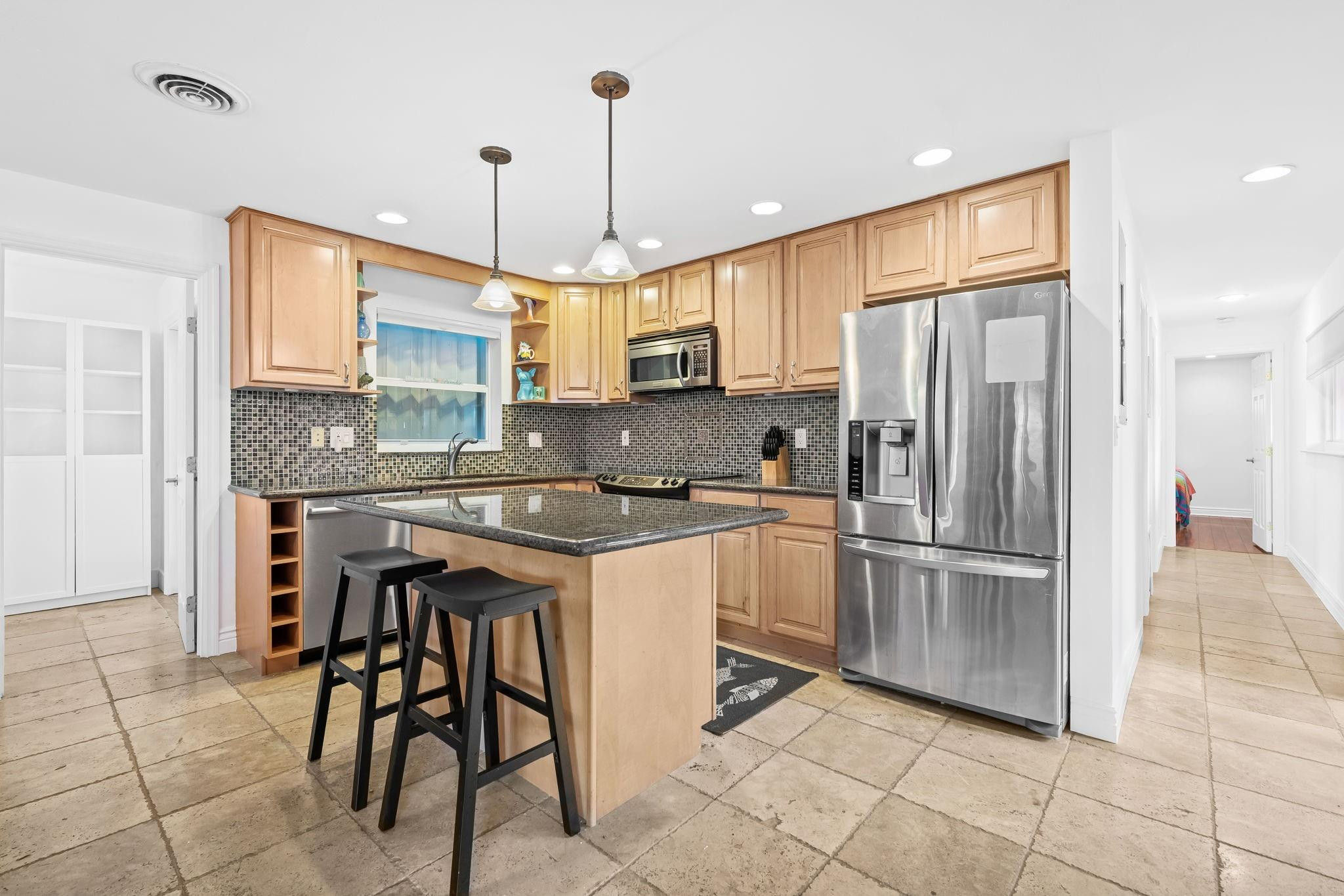 261 Southwest 18th Court Pompano Beach, FL 33060 - Photo 6 of 18 Photo 6