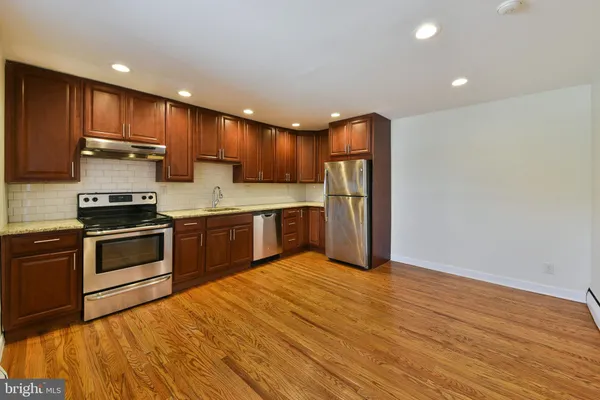 $2,399 | 456 North Easton Road, Glenside, PA 19038