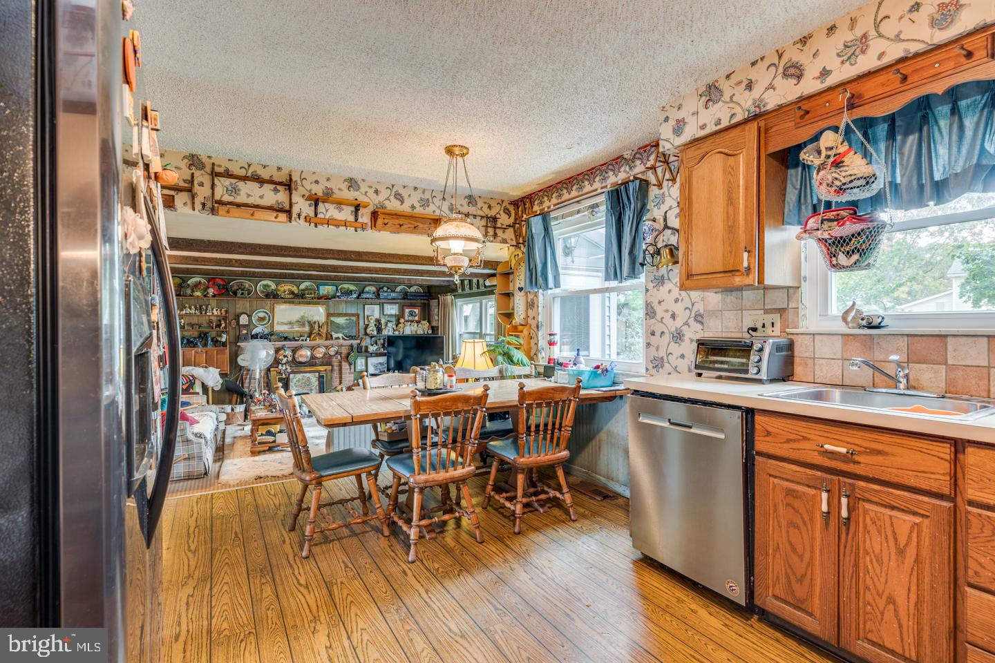30 Cobblestone Road Cherry Hill, NJ 08003 - Photo 8 of 26 Hardwood floor in the kitchen