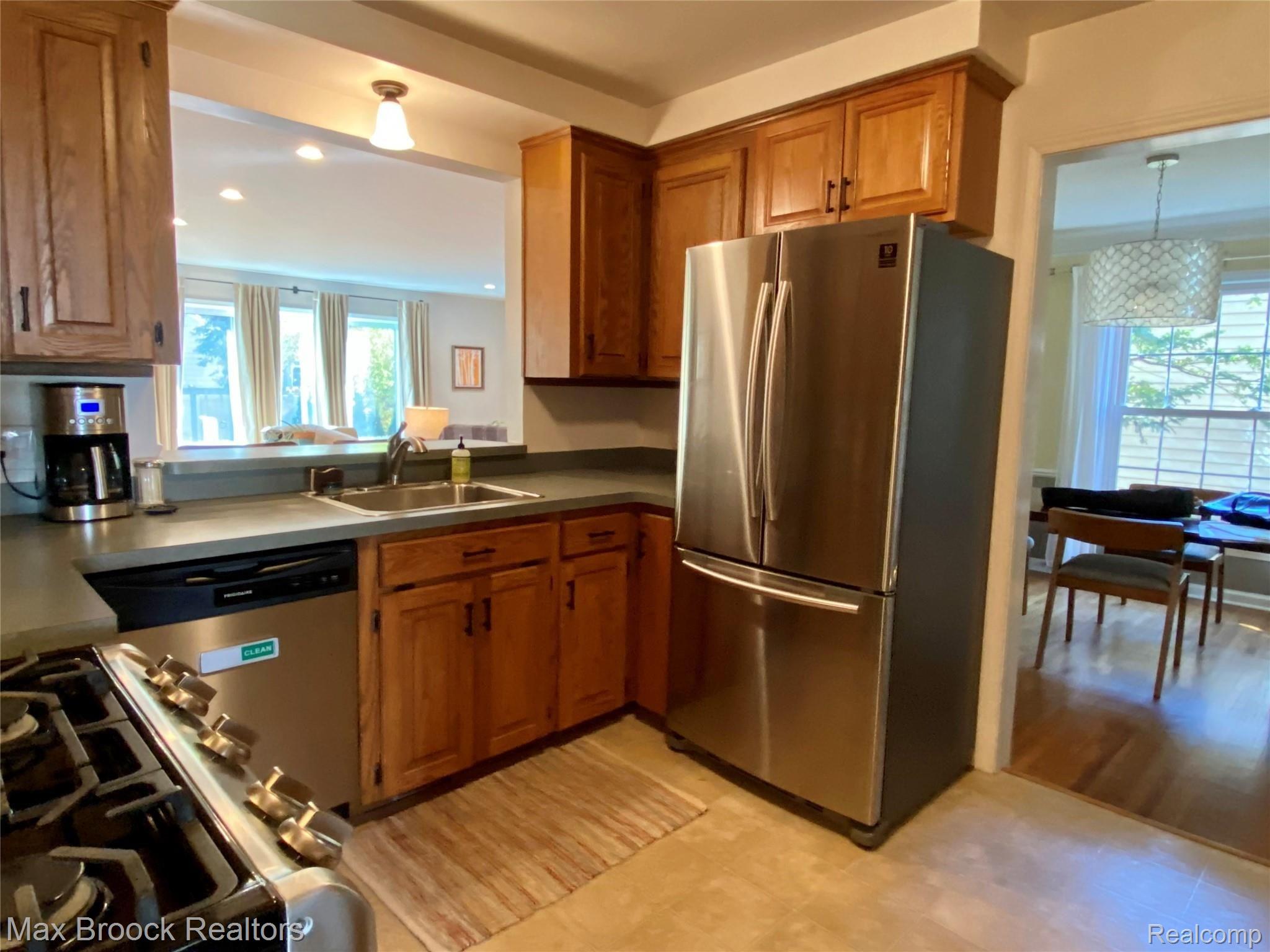 2633 Trafford Road Royal Oak, MI 48073 - Photo 9 of 40 9.jpg