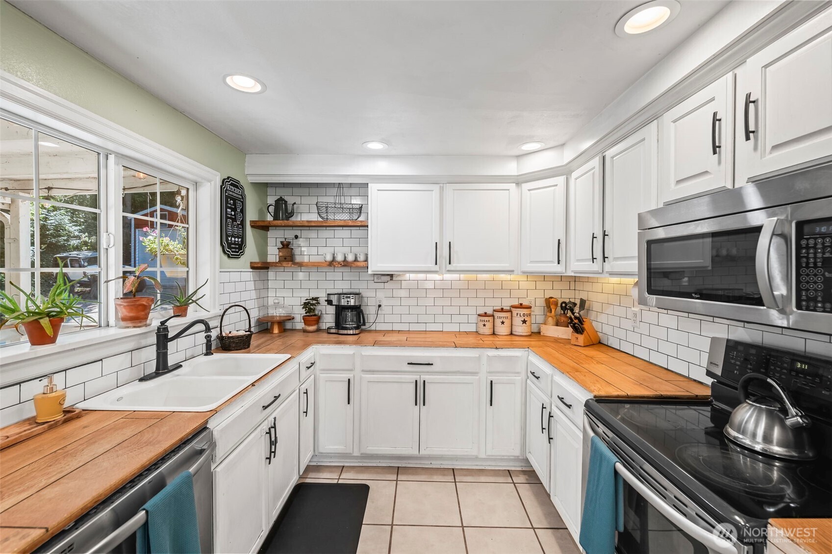 4229 Robinson Road Northeast Bremerton, WA 98310 - Photo 3 of 26 Gallery Image 3
