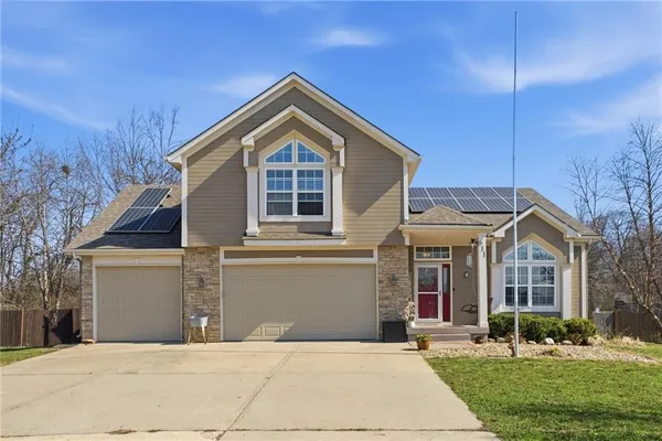 $405,000 | 611 Chardonnay Court, Raymore, MO 64083