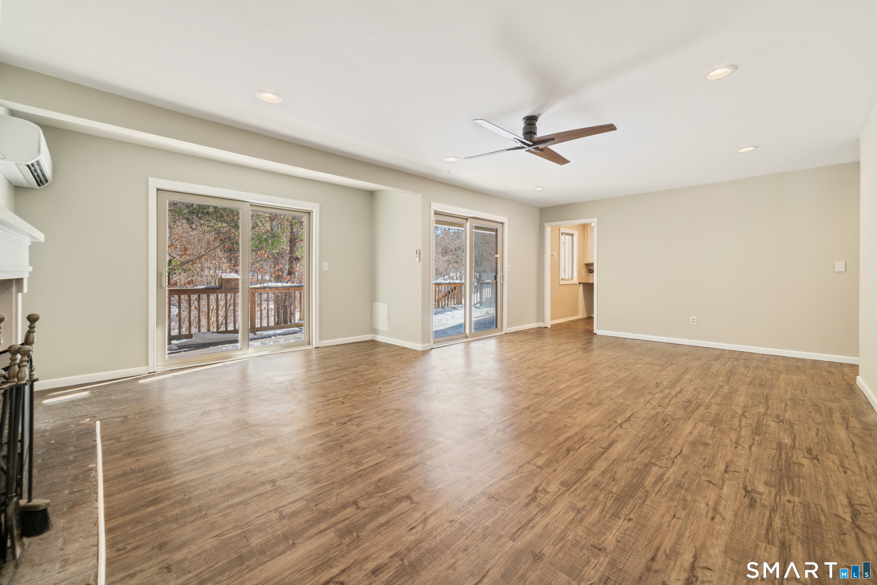 42 Library Lane, Unit 42 Simsbury, CT 06070 - Photo 22 of 37 Corner of living room looking towards dining area