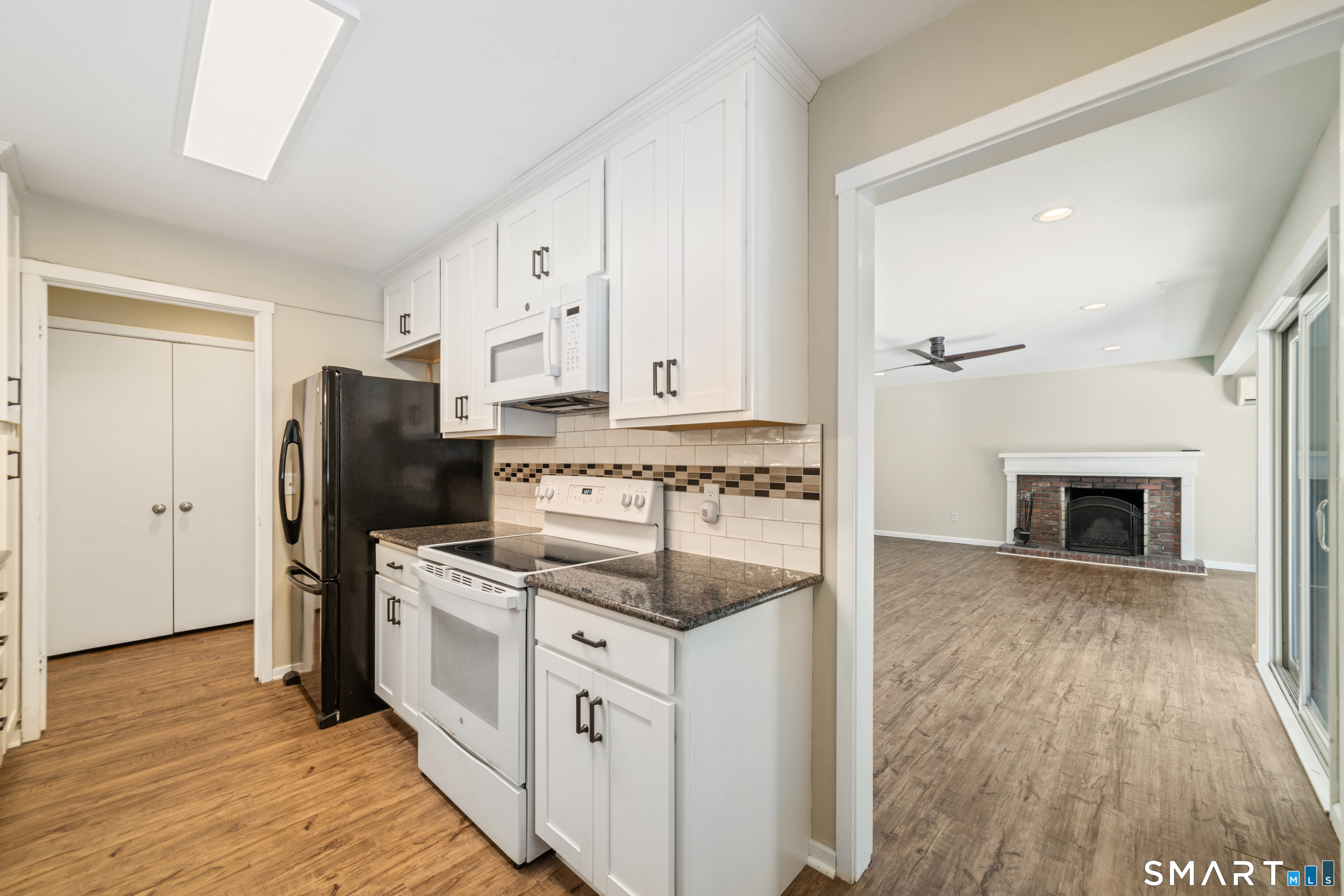 42 Library Lane, Unit 42 Simsbury, CT 06070 - Photo 10 of 37 View of living room from kitchen