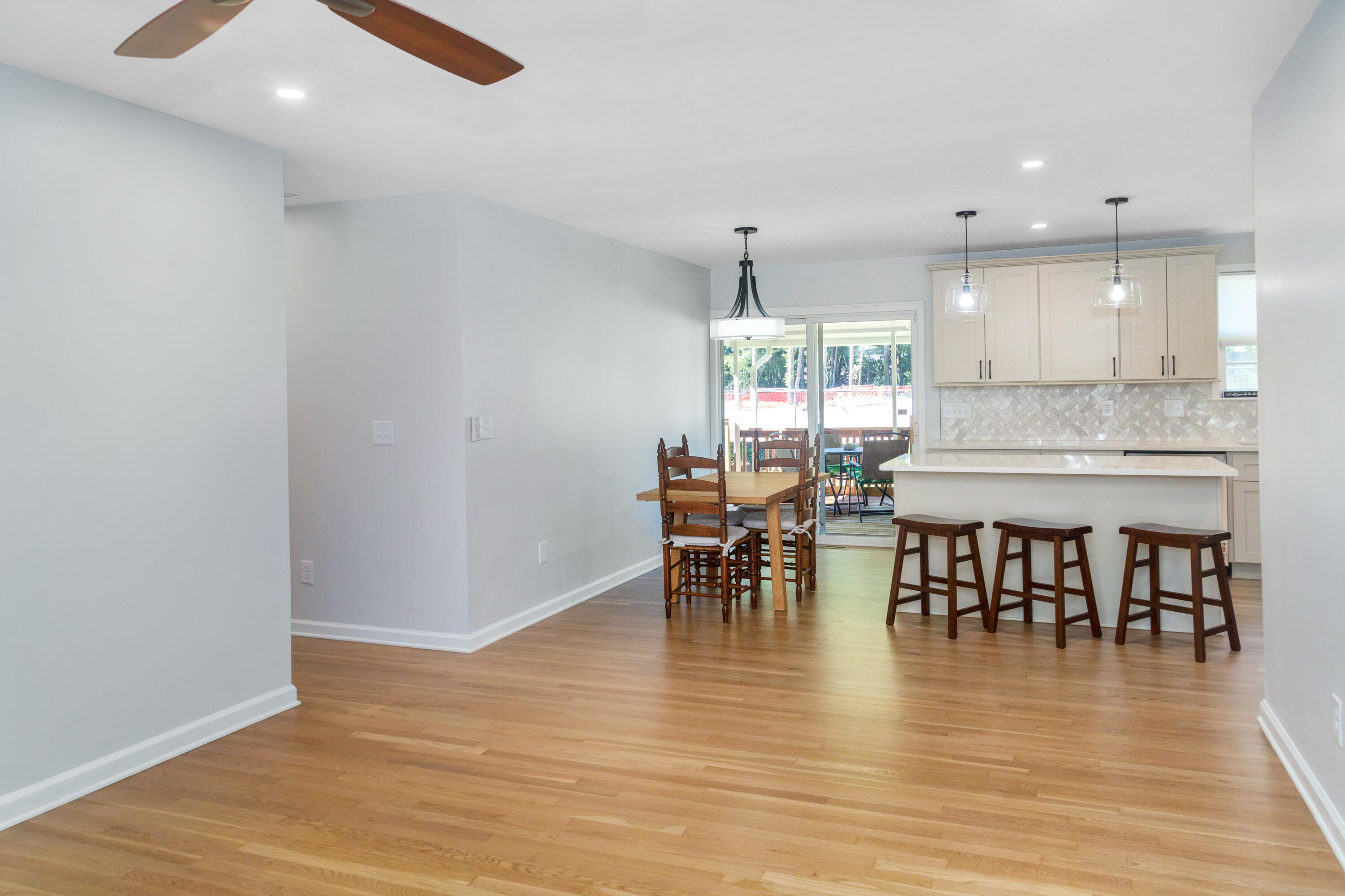 1261 Hampshire Road Charleston, SC 29412 - Photo 12 of 38 1261 Hampshire Rd_2025_Brett Martin Phot