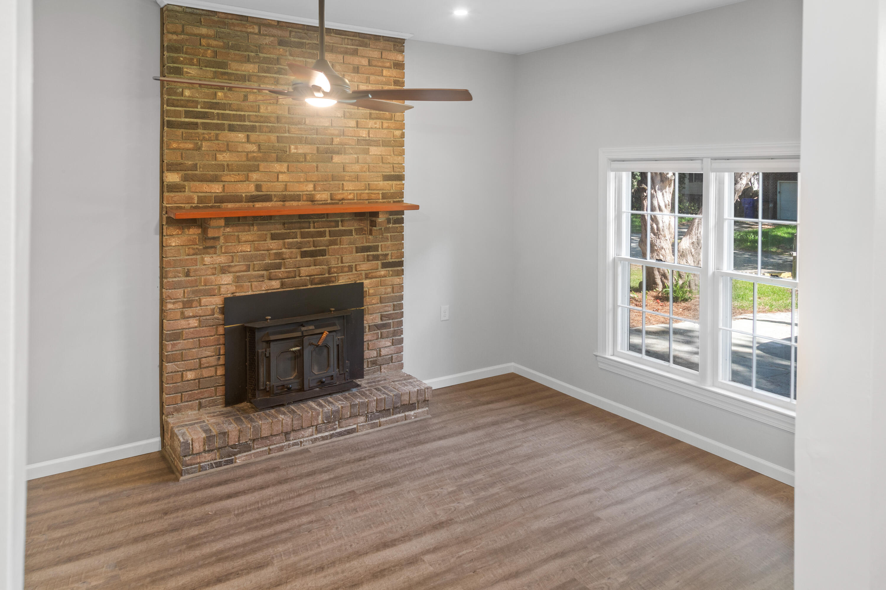 1261 Hampshire Road Charleston, SC 29412 - Photo 17 of 38 1261 Hampshire Rd_2025_Brett Martin Phot