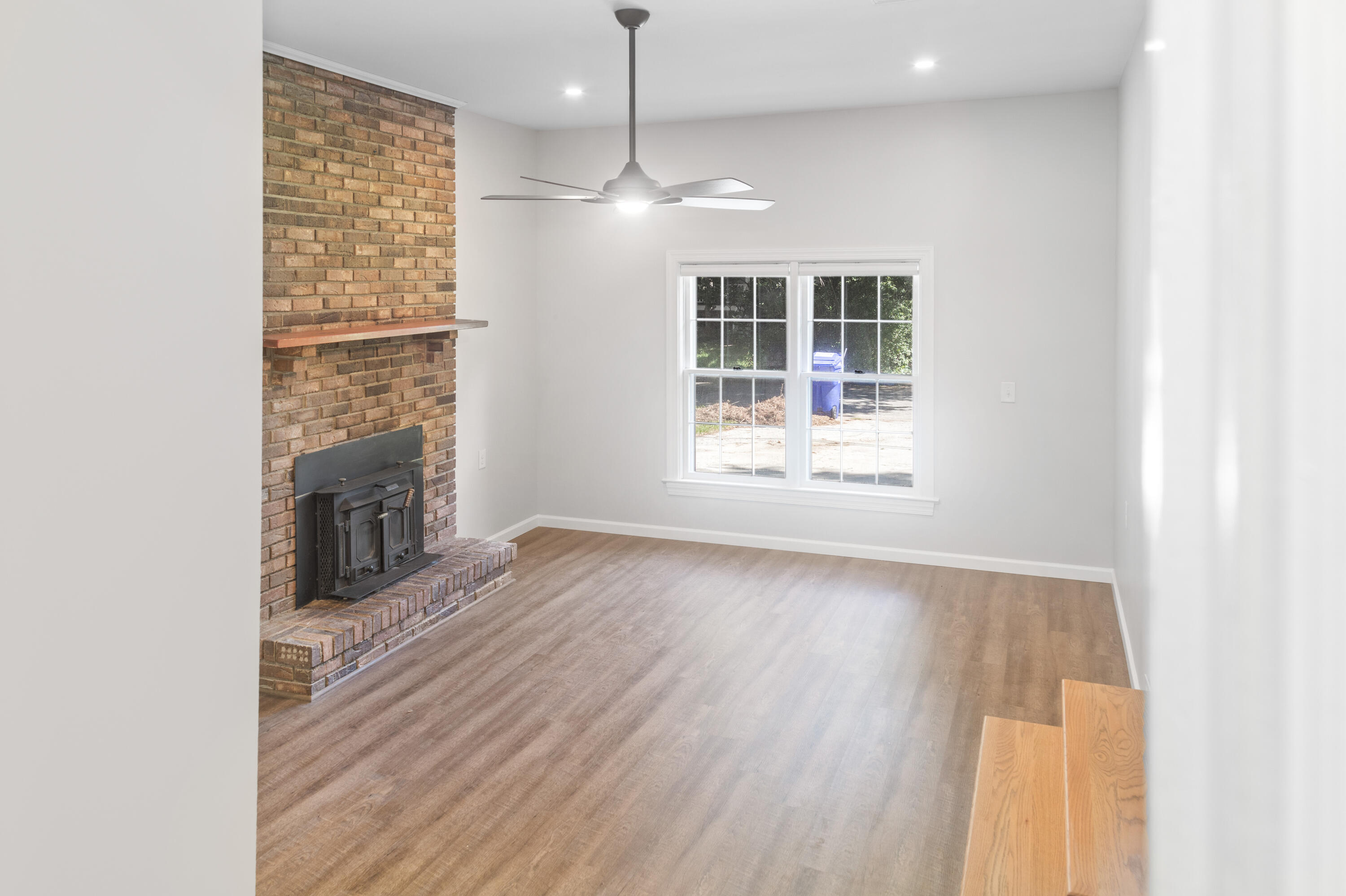 1261 Hampshire Road Charleston, SC 29412 - Photo 18 of 38 1261 Hampshire Rd_2025_Brett Martin Phot