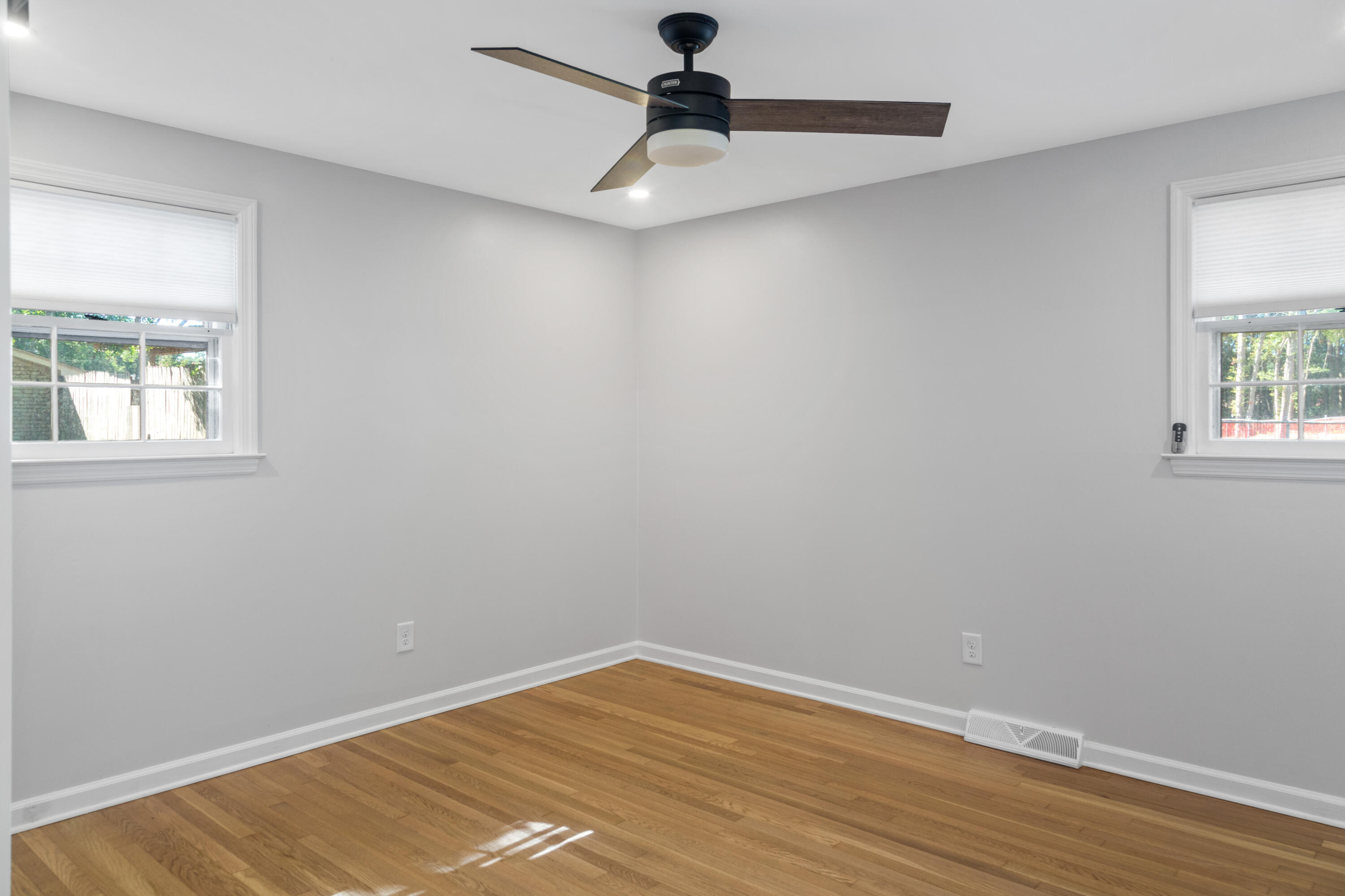 1261 Hampshire Road Charleston, SC 29412 - Photo 20 of 38 1261 Hampshire Rd_2025_Brett Martin Phot