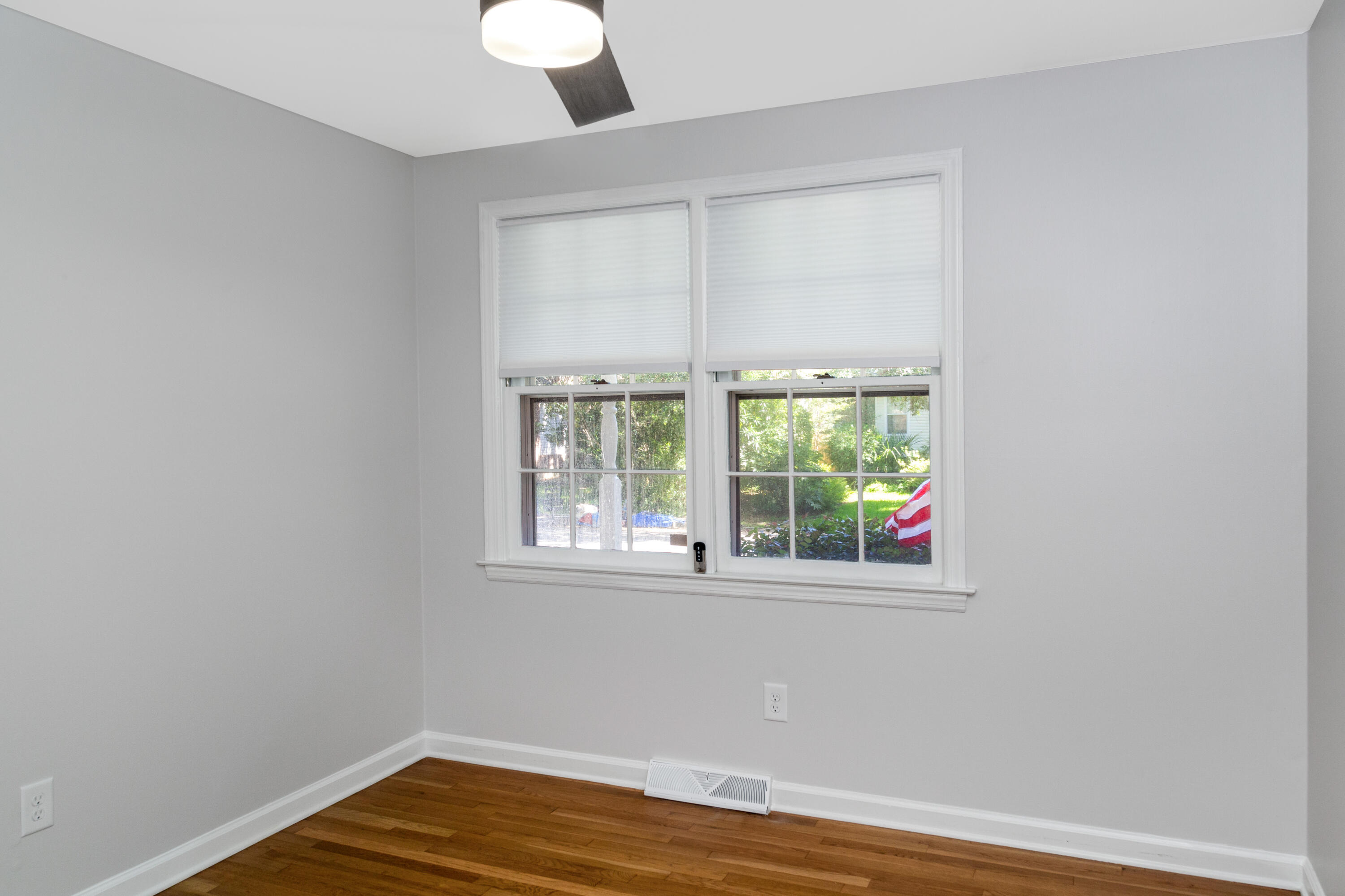 1261 Hampshire Road Charleston, SC 29412 - Photo 28 of 38 1261 Hampshire Rd_2025_Brett Martin Phot