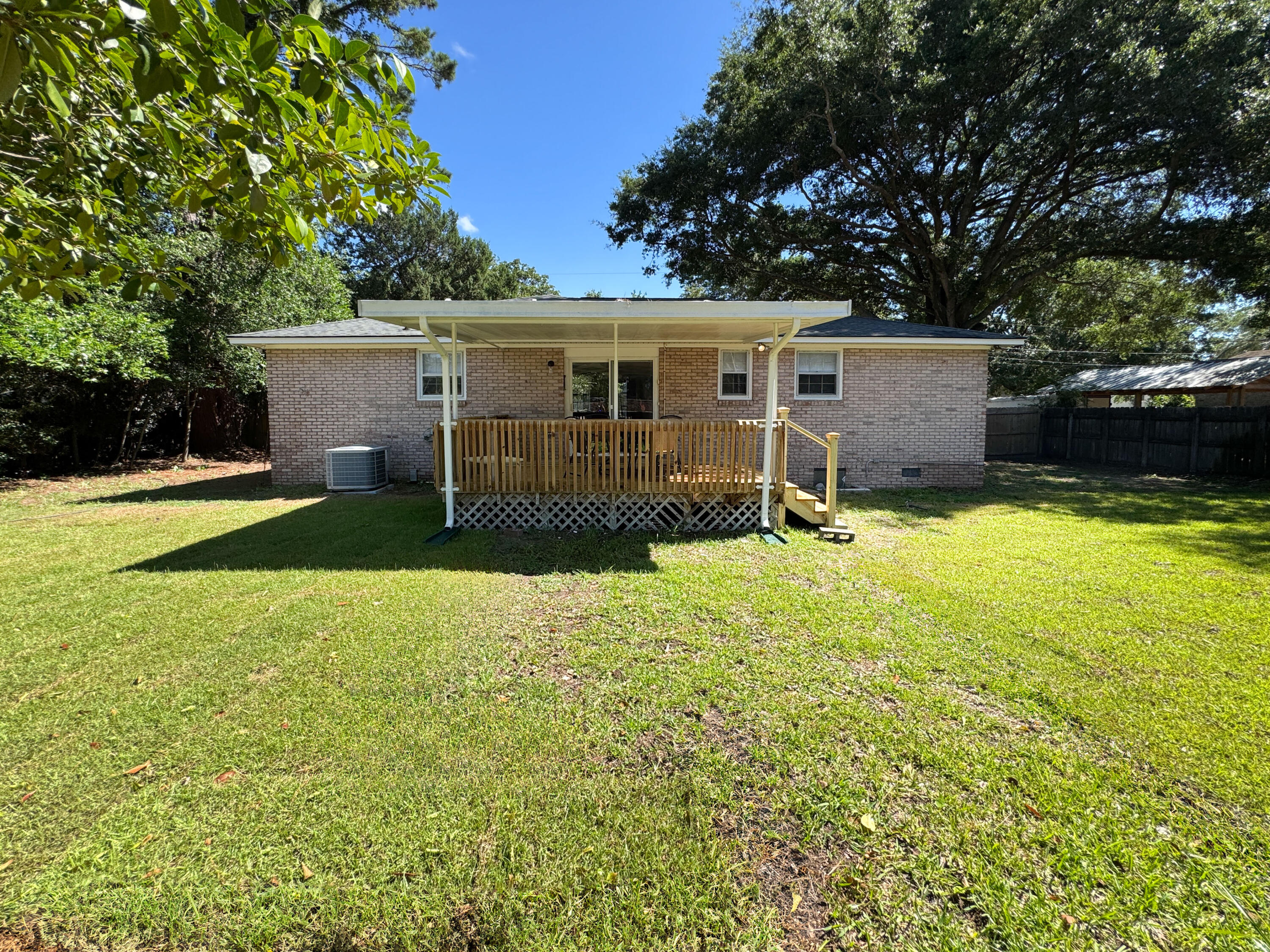 1261 Hampshire Road Charleston, SC 29412 - Photo 37 of 38 1261 Hampshire Rd_2025_Brett Martin Phot