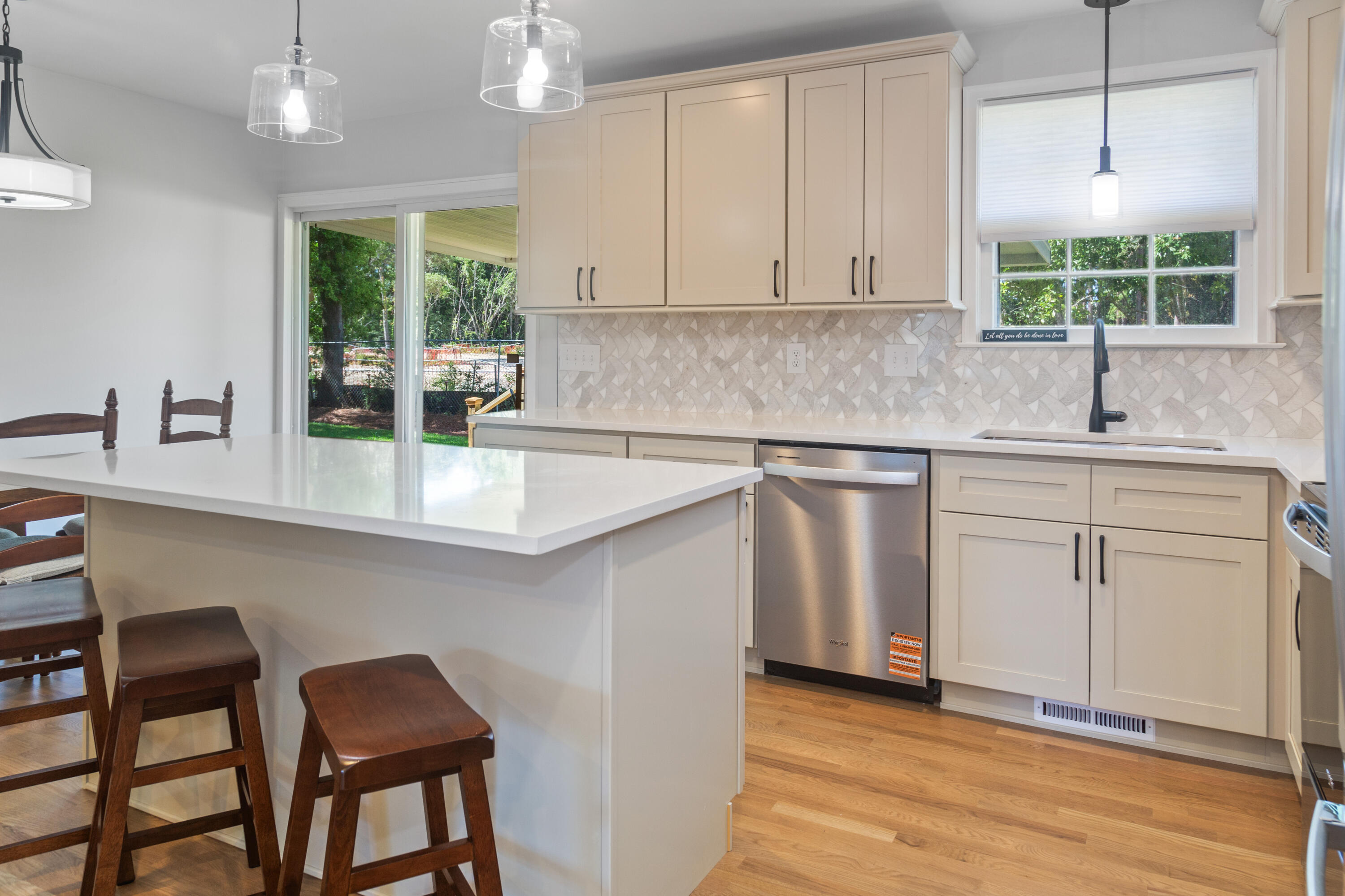 1261 Hampshire Road Charleston, SC 29412 - Photo 6 of 38 1261 Hampshire Rd_2025_Brett Martin Phot