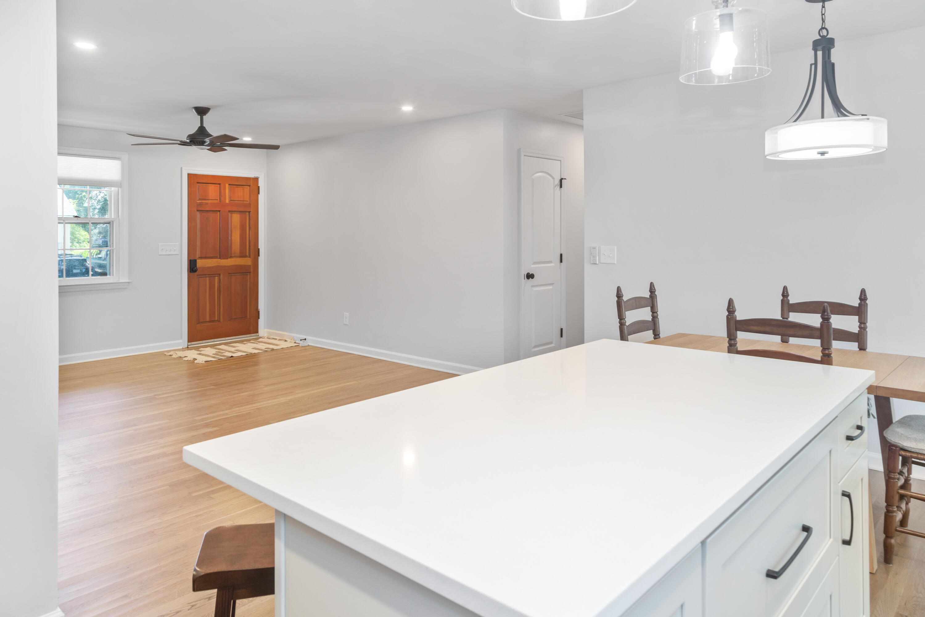 1261 Hampshire Road Charleston, SC 29412 - Photo 8 of 38 1261 Hampshire Rd_2025_Brett Martin Phot