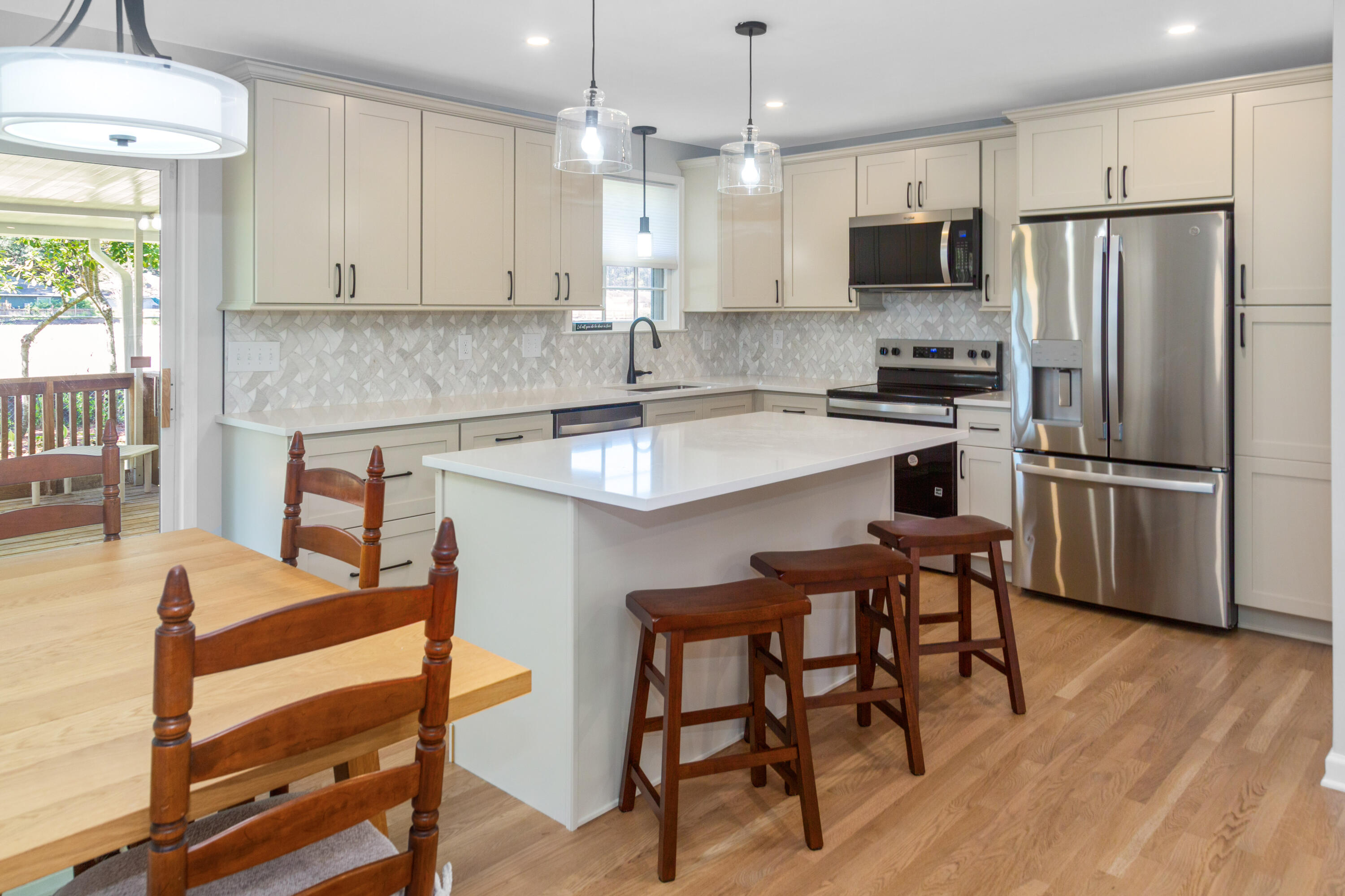 1261 Hampshire Road Charleston, SC 29412 - Photo 9 of 38 1261 Hampshire Rd_2025_Brett Martin Phot