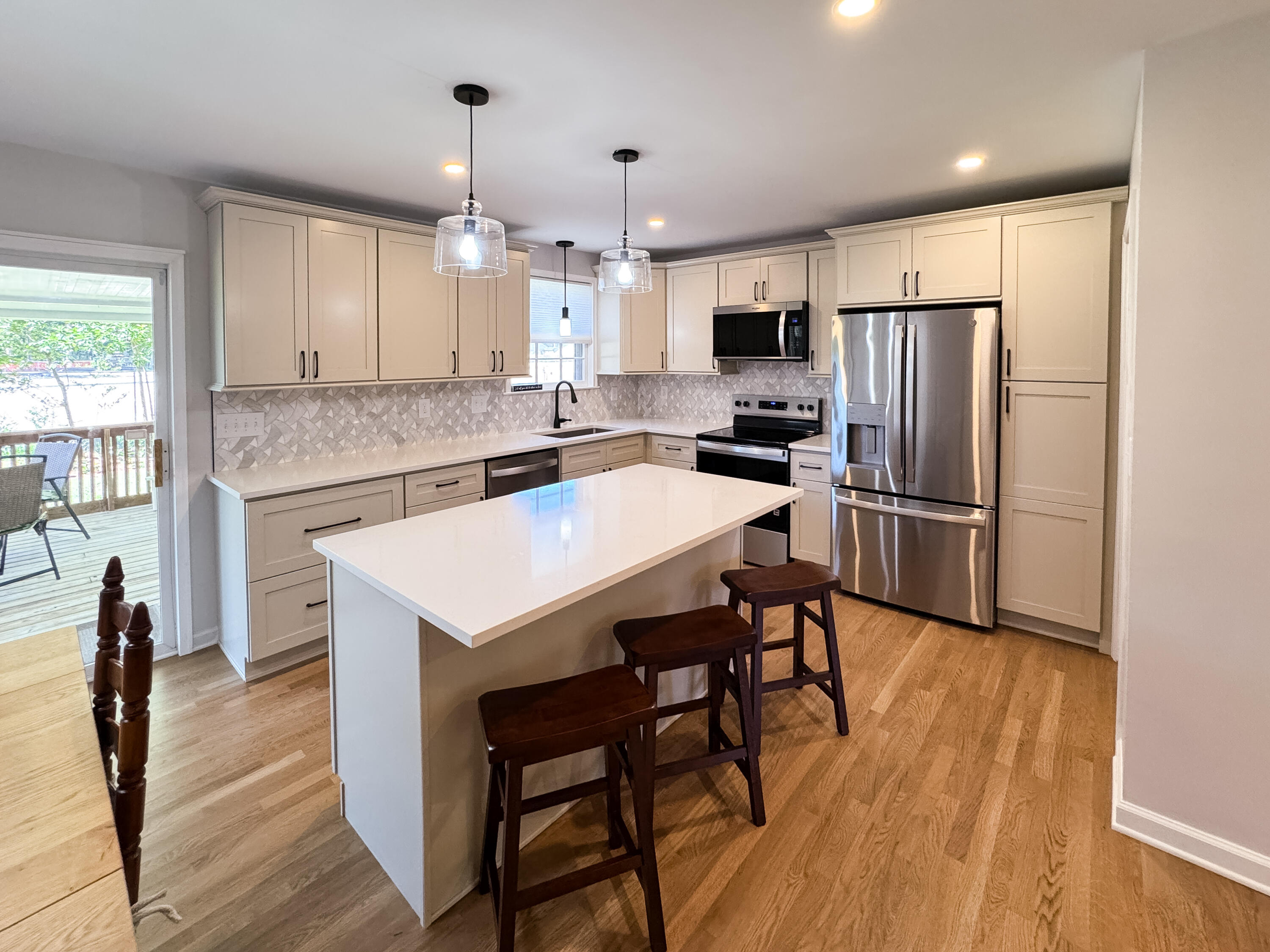 1261 Hampshire Road Charleston, SC 29412 - Photo 10 of 38 1261 Hampshire Rd_2025_Brett Martin Phot