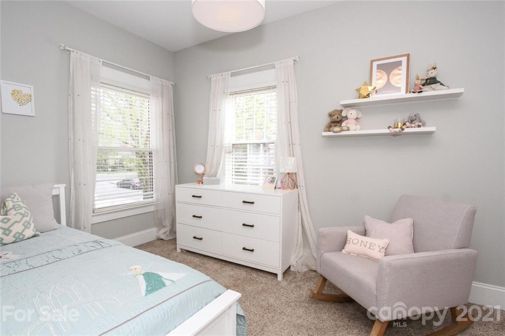 1637 Club Road Charlotte, NC 28205 - Photo 20 of 28 a living room with furniture and window