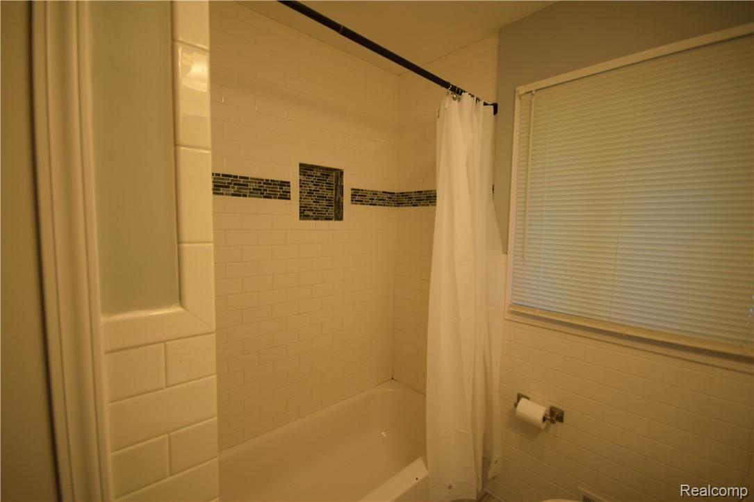 720 North Road Fenton, MI 48430 - Photo 15 of 20 DSC_0038.JPG