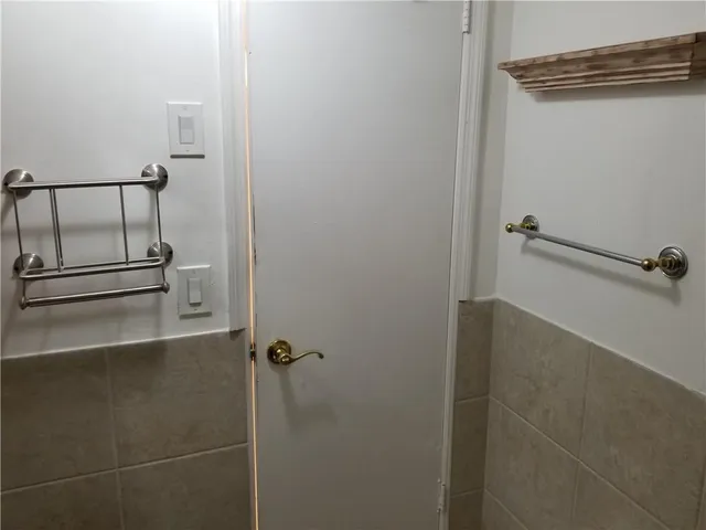 $2,300 | 430 Commodore Drive, Unit 210, Plantation, FL 33325