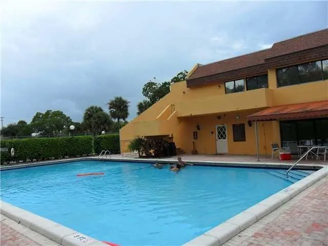 $2,300 | 430 Commodore Drive, Unit 210, Plantation, FL 33325