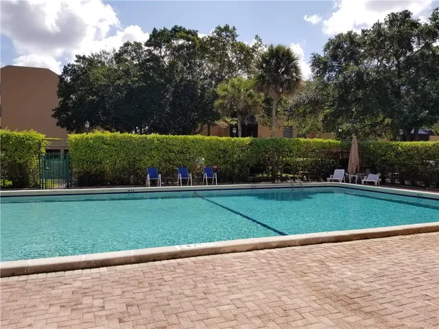 $2,300 | 430 Commodore Drive, Unit 210, Plantation, FL 33325