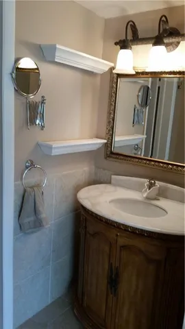 $2,300 | 430 Commodore Drive, Unit 210, Plantation, FL 33325