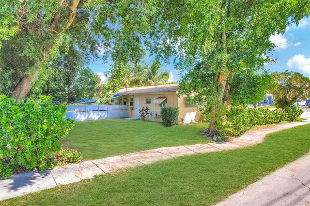 $2,250 | 14600 Northeast 14th Avenue, Unit 2, Miami, FL 33161