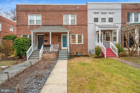 $899,000 | 546 East Nelson Avenue, Alexandria, VA 22301