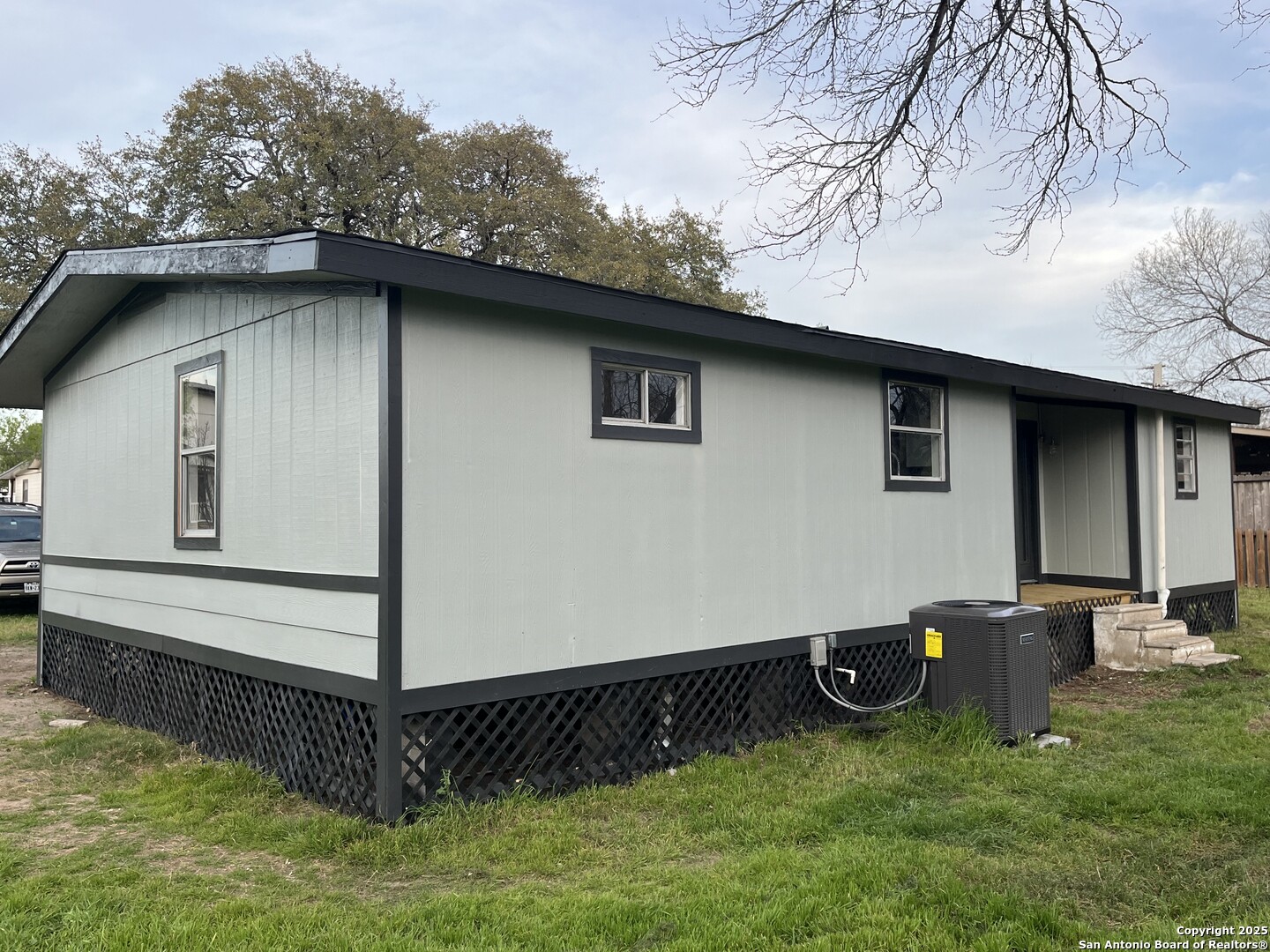 302 Ross Avenue Devine, TX 78016 - Photo 3 of 20 a backyard of a house with lots of green space
