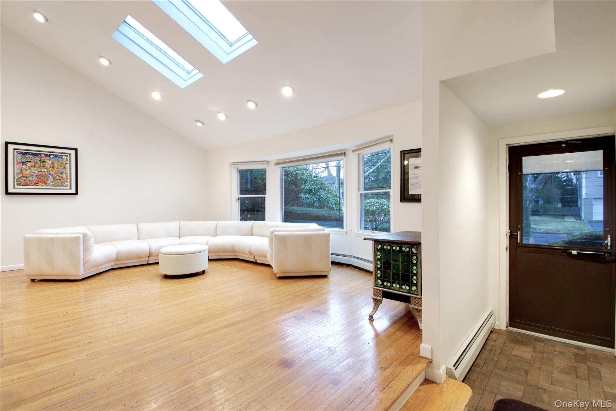 1066 Cedarhurst Street Valley Stream, NY 11581 - Photo 5 of 26