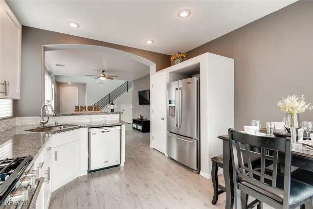 $2,000 | 8061 Palace Monaco Avenue, Las Vegas, NV 89117