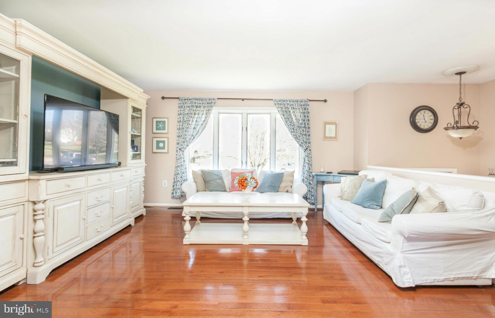2225 Ridgemont Drive Finksburg, MD 21048 - Photo 12 of 30 Living Room