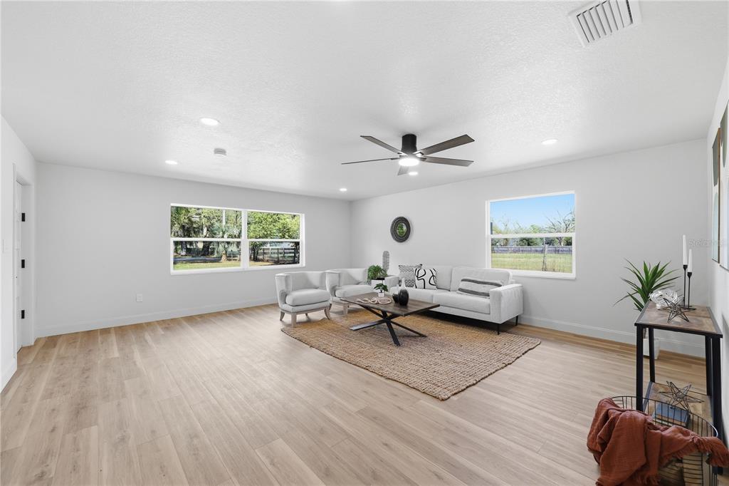 2711 Washington Road Valrico, FL 33594 - Photo 5 of 61