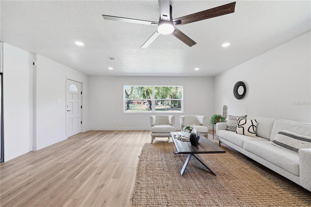 2711 Washington Road Valrico, FL 33594 - Photo 6 of 61