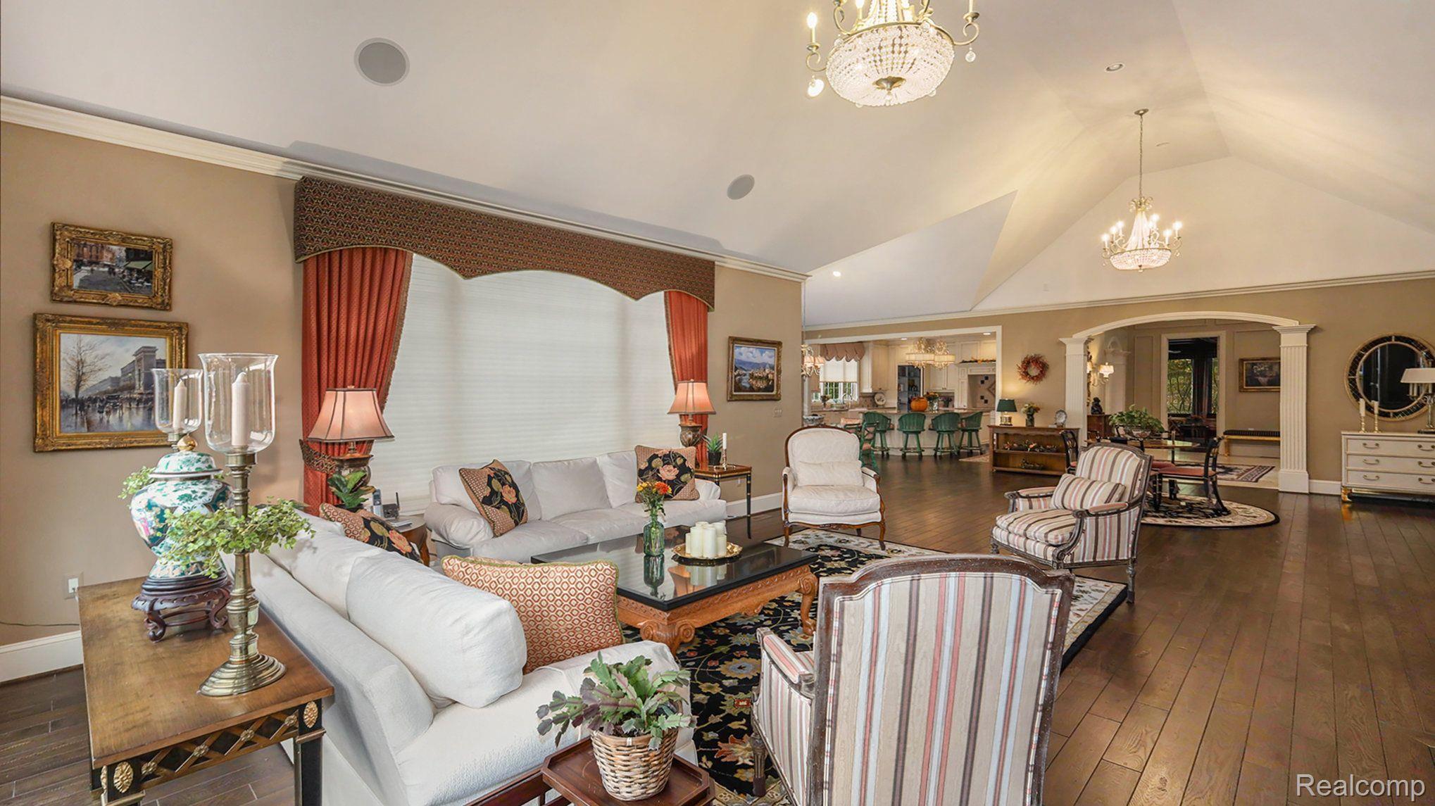 547 City View Court, Unit 30 Rochester, MI 48306 - Photo 13 of 47 Family Room