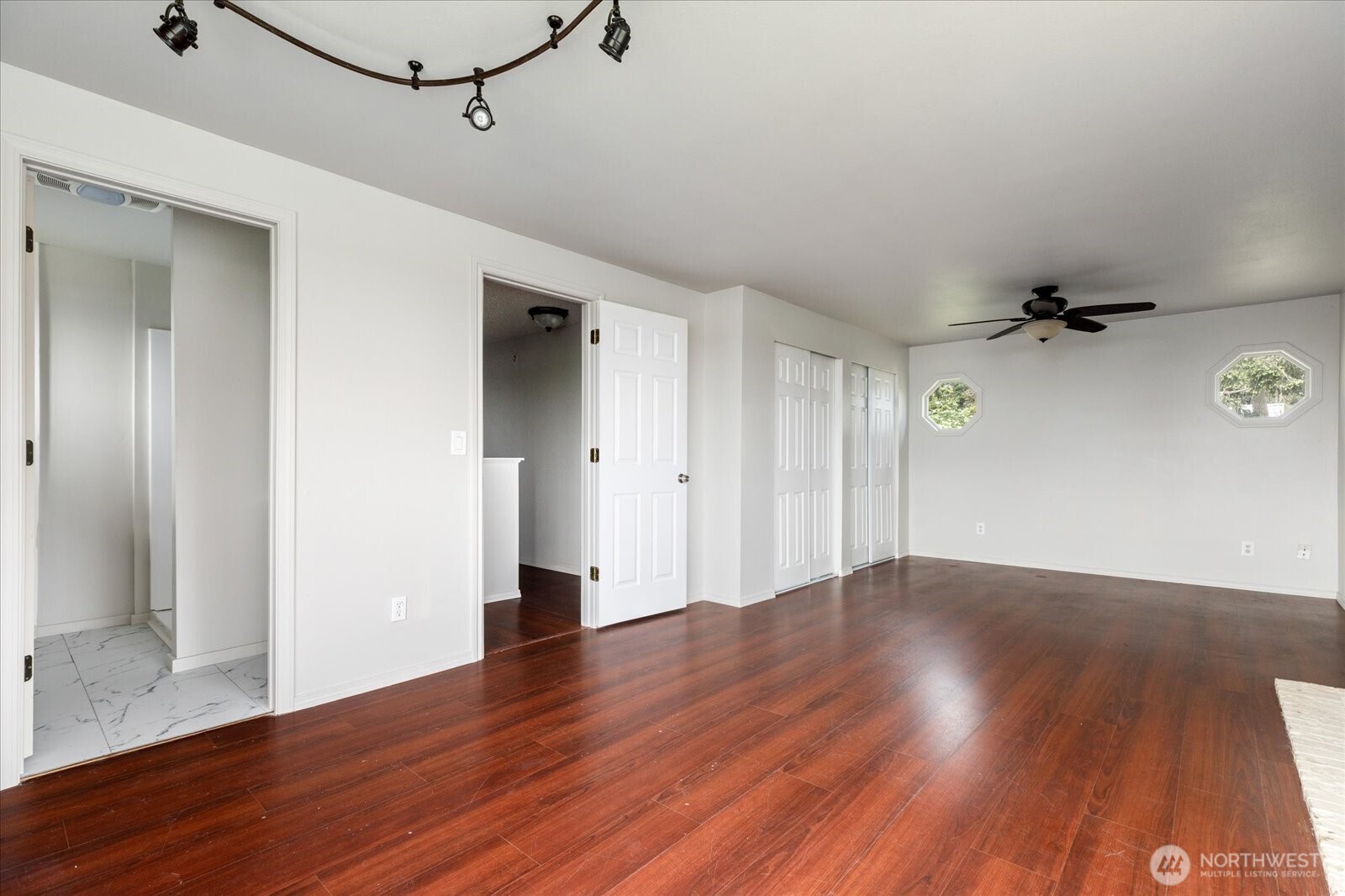 960 Southwest Capital Street Oak Harbor, WA 98277 - Photo 22 of 40 wooden floor in an empty room with a window