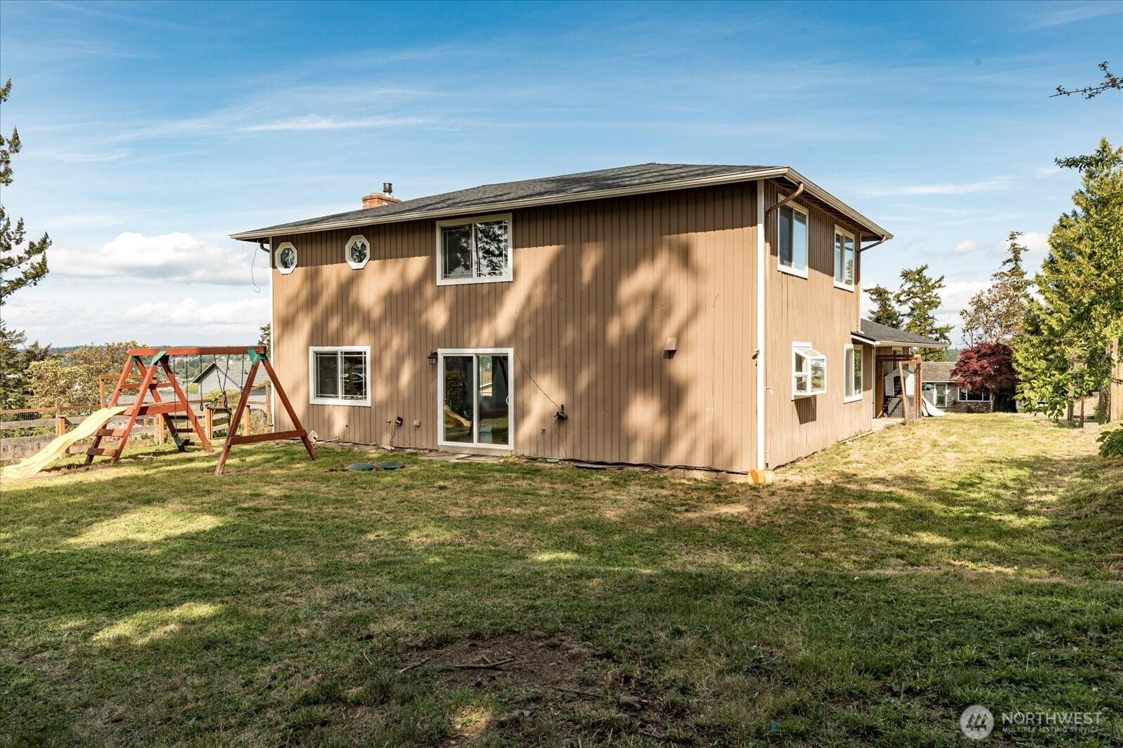 960 Southwest Capital Street Oak Harbor, WA 98277 - Photo 35 of 40 a house view with garden space
