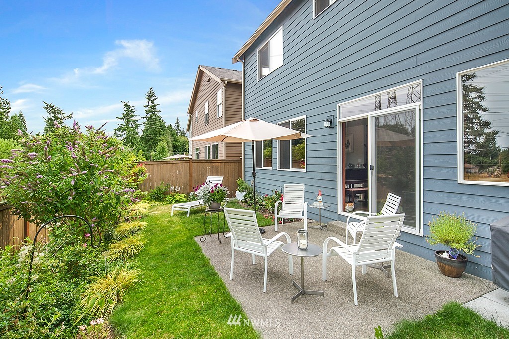 19809 3rd Avenue Southeast Bothell, WA 98012 - Photo 20 of 21 a view of a patio with a table and chairs under an umbrella