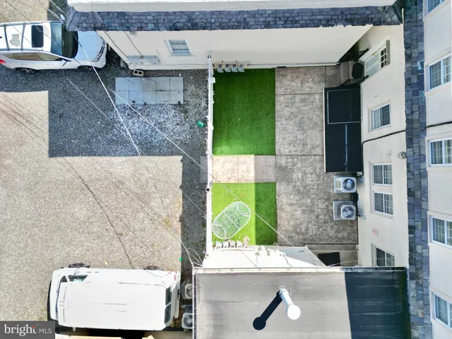 $1,999,999 | 8 Commonwealth Avenue, Claymont, DE 19703