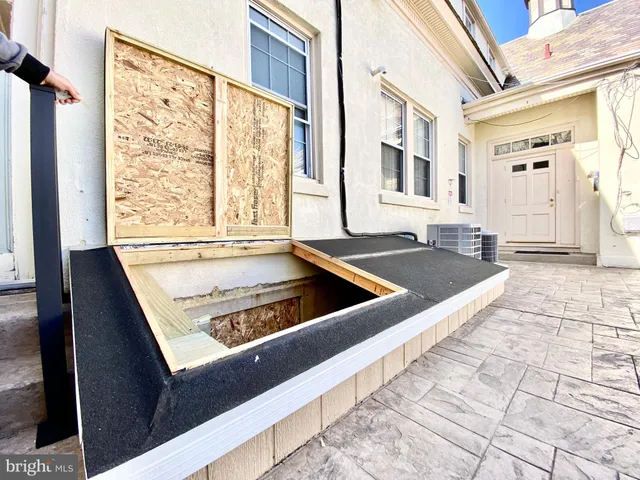 $1,999,999 | 8 Commonwealth Avenue, Claymont, DE 19703